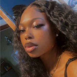 Meet your Posher, Briana